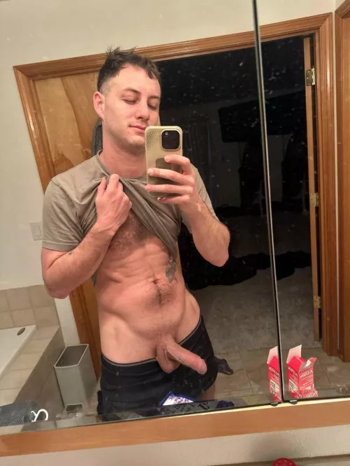 [29] Everyone loves a sleepy bed head nude