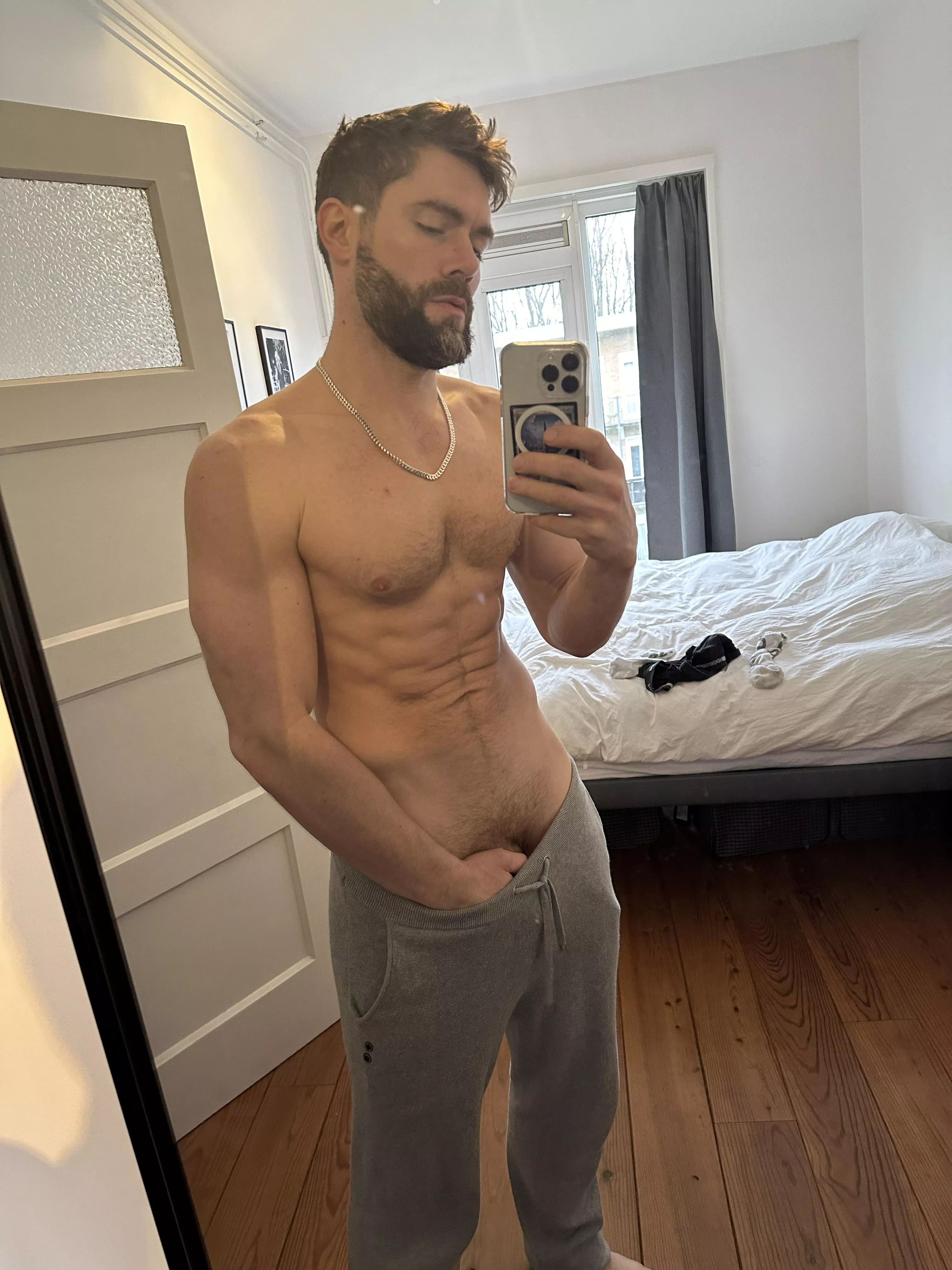 (35) I love these sweatpants (for freeballing)