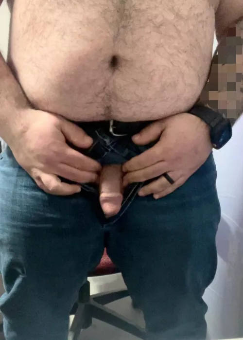 (40) The jobsite closes early today who’s coming to the “meeting”😉 in my office?🐻