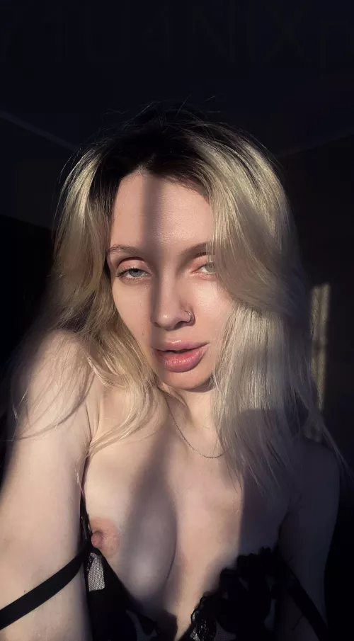 Come to kiss my nipples :)