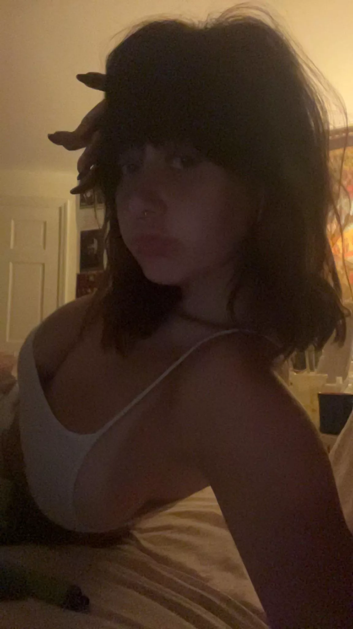 does anyone here wanna caption my gf? :3