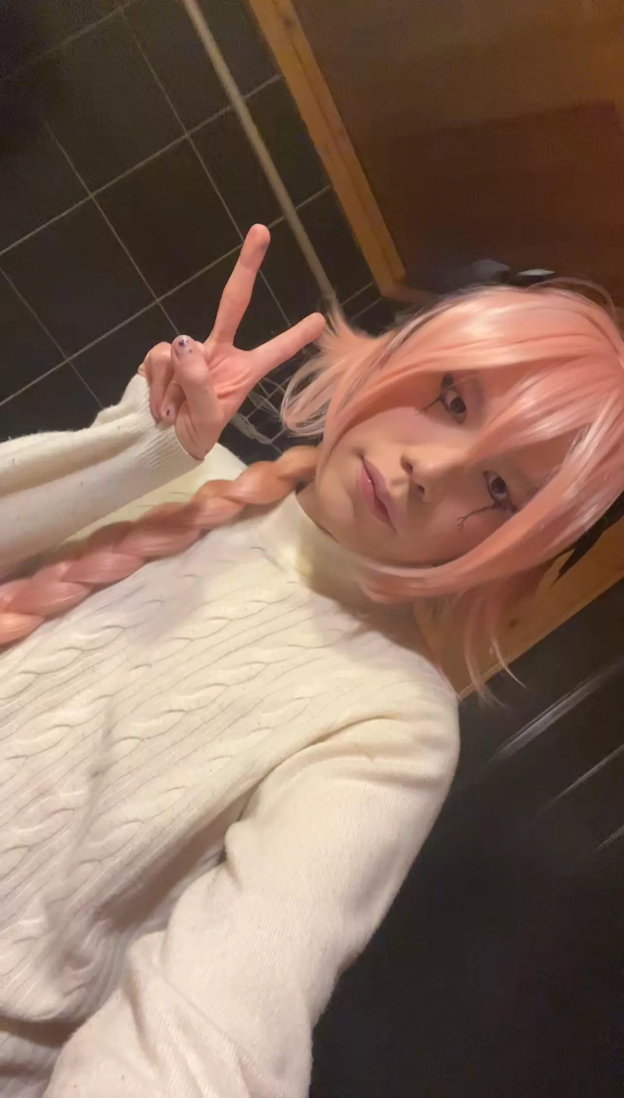 dont know why i look so different in this pic 😭