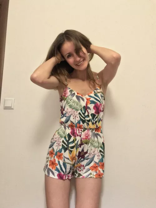 Great flight suit looks good on a milf in winter too (F31)