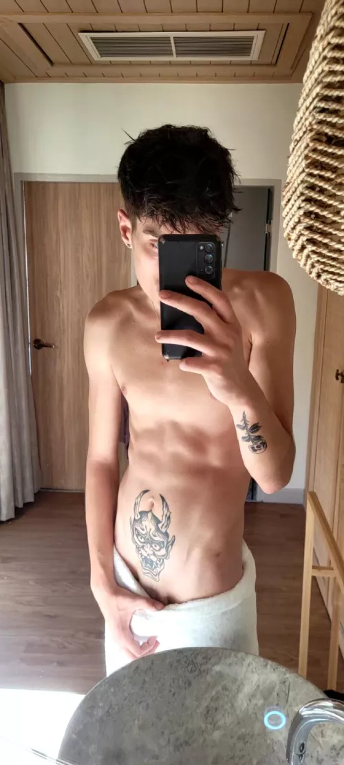 I get so hard watching myself in the mirror🤦‍♂️