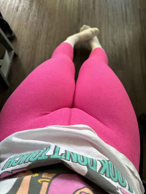 I think the hot pink shows her off even more hehe