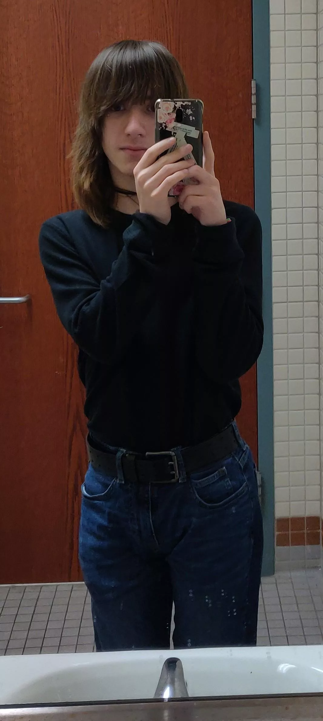 I wish I had more feminine clothes >w<