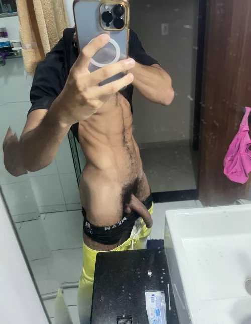 I'm a Brazilian with a huge dick looking for a sissy to fuck