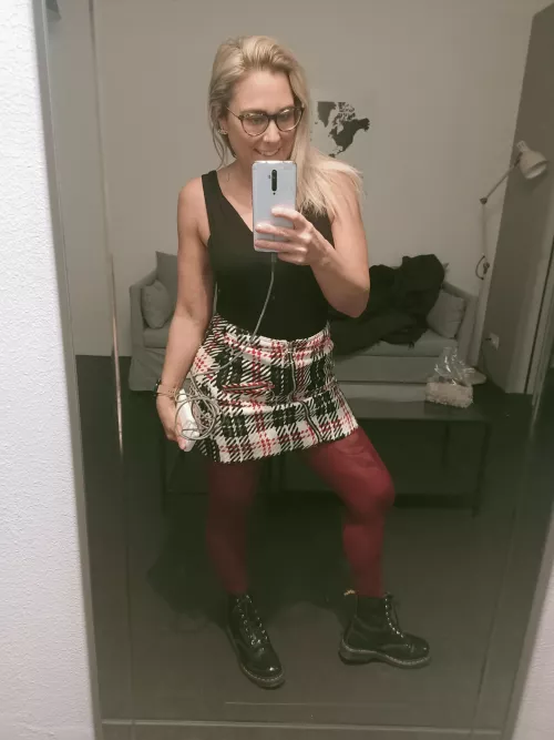 Just a simple out out selfie in tights and skirt