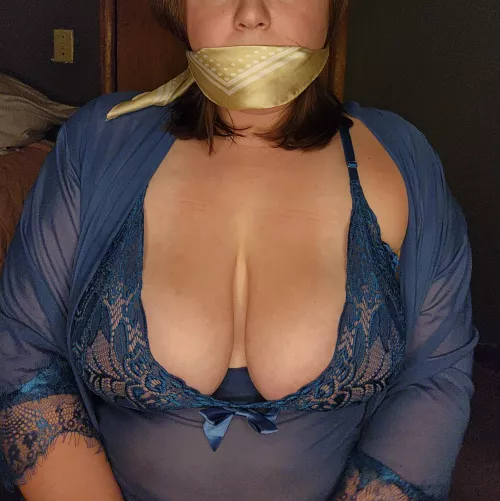 Just how Sir likes me, mouth full and covered