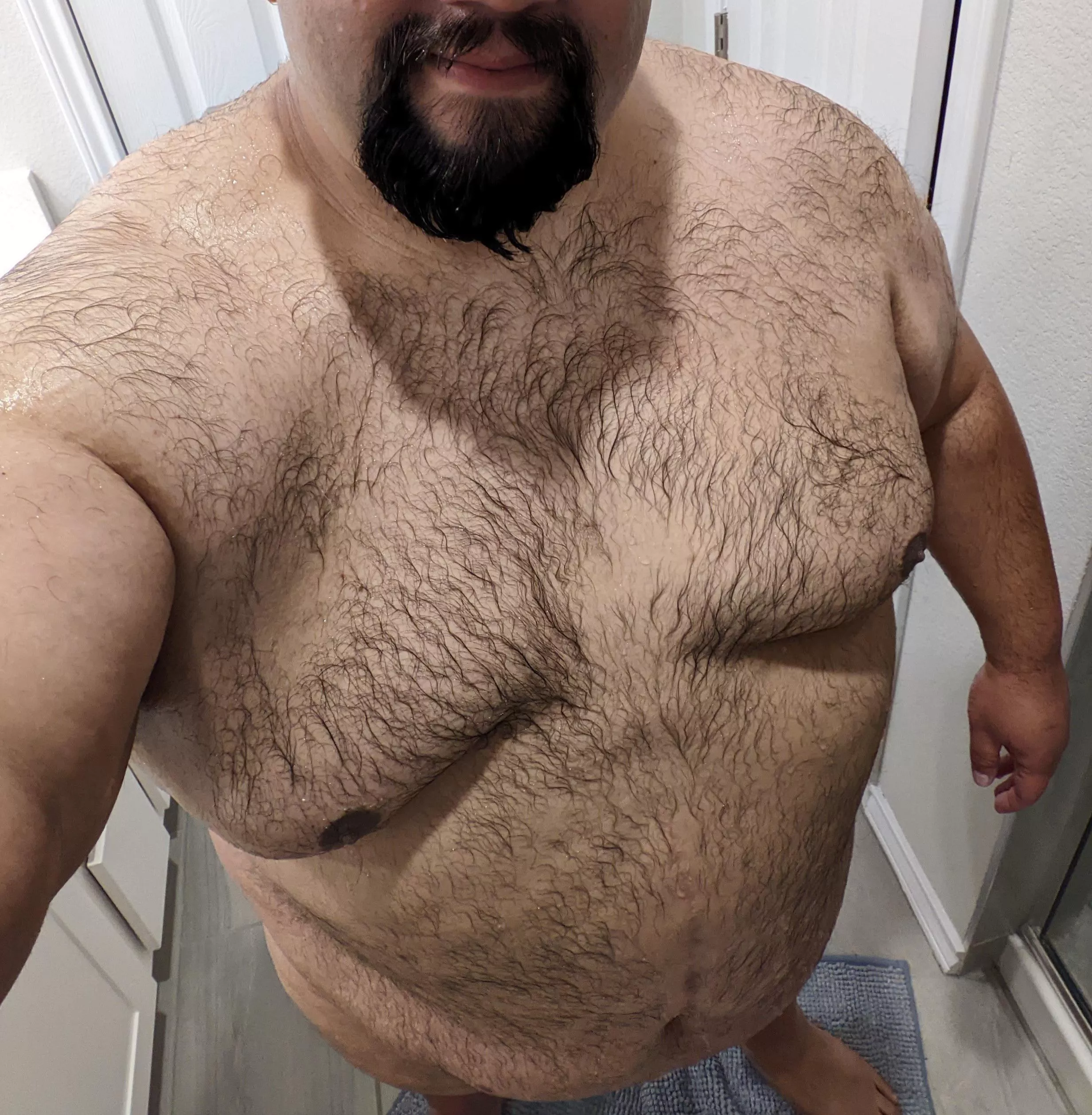 Just out the shower and ready to lay down for the night...unless you had other plans 😊 good evening ladies!