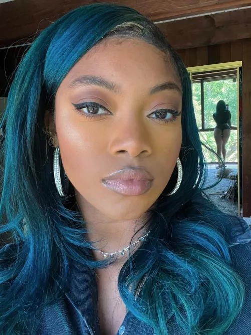 Kelsi Kalore (@kelsikalore)