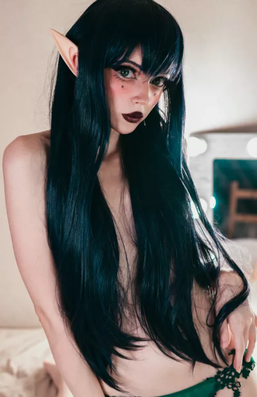 Lil elf girl feeling so lonely