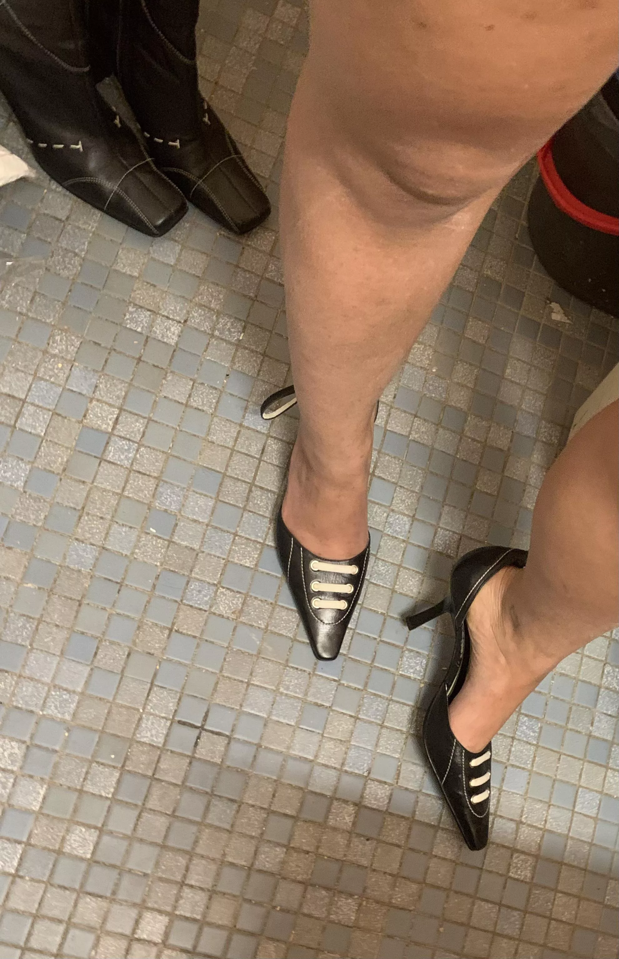 love my legs + the laces on these 😍 