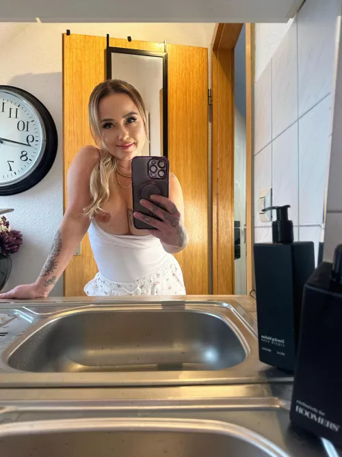 Love the thrill of showing you a glimpse of my nipple?