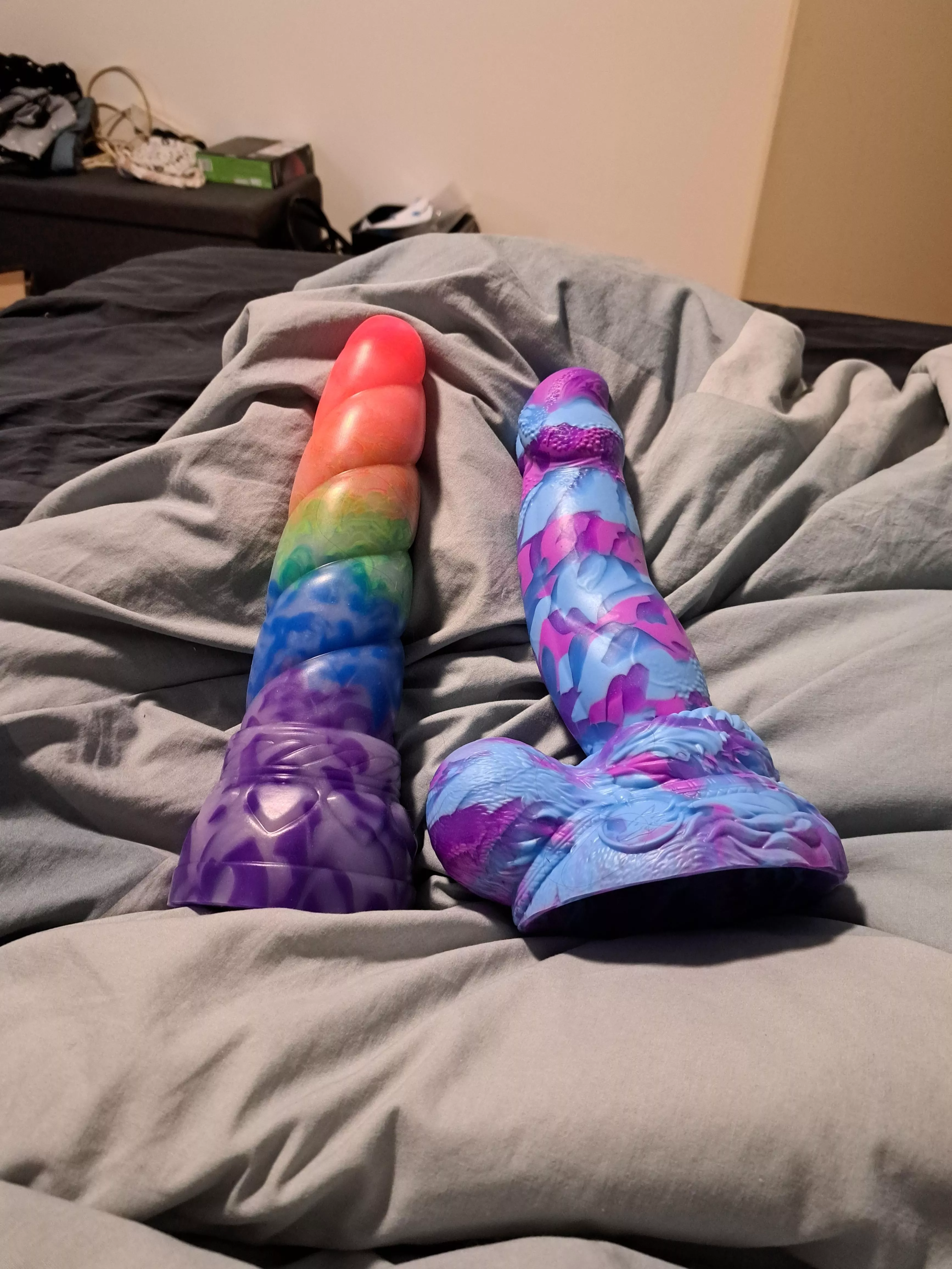 My new L/M Mystic (Aurora) and M/M Ky'el (Con Iris Confusion) are here!! Yay! 