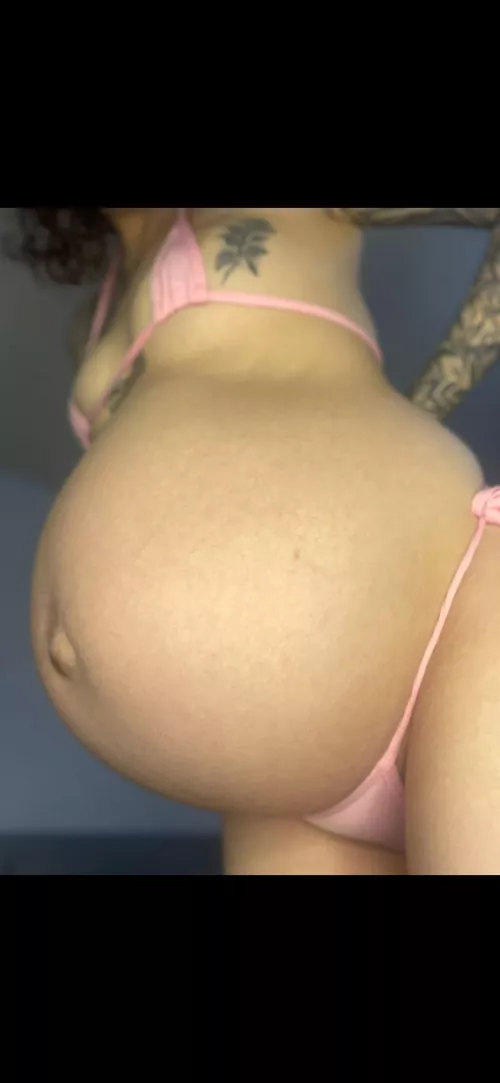 My pregnant belly is so swollen and hard. UK milf