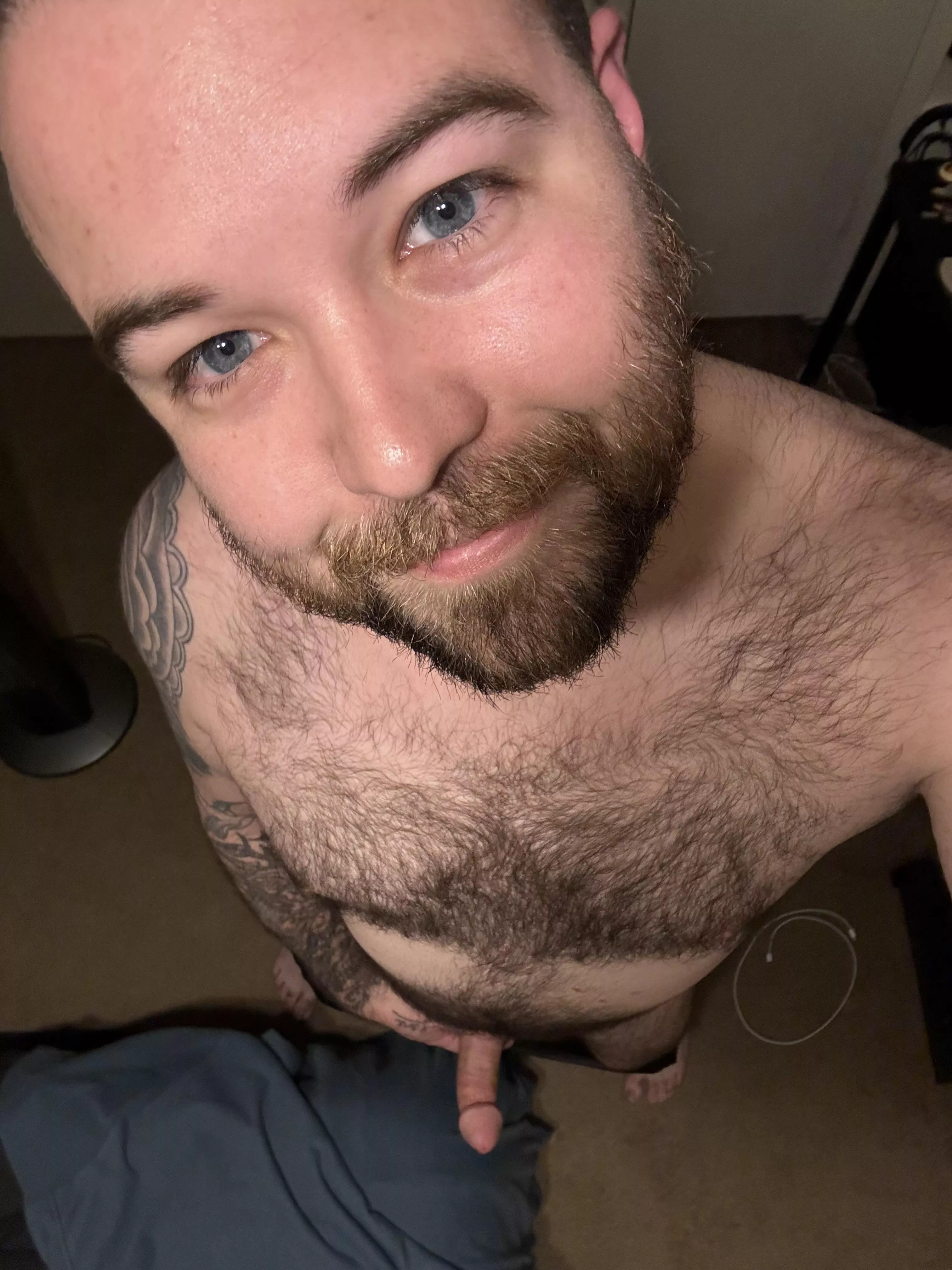 Now you know how it feels to be taller than me! Haha thank you for all the love I receive on Reddit :)