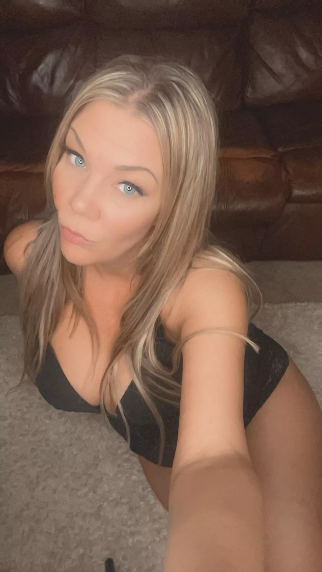 Say hi (@tallblondie777)