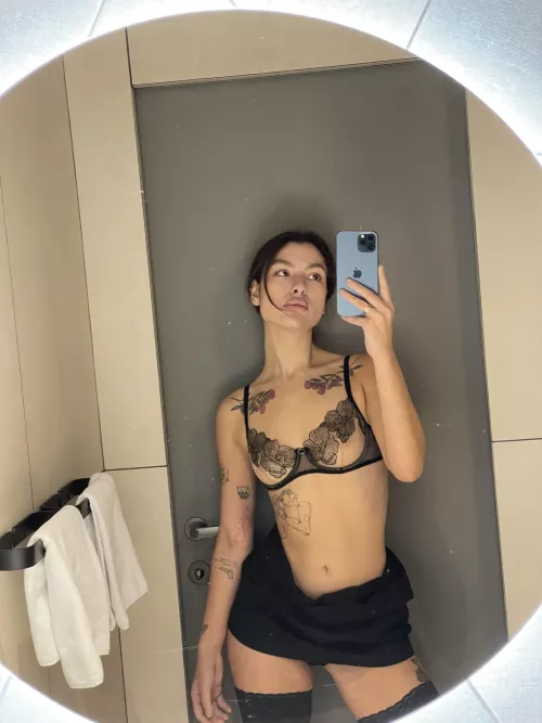 Take all of this clothes off me, babe