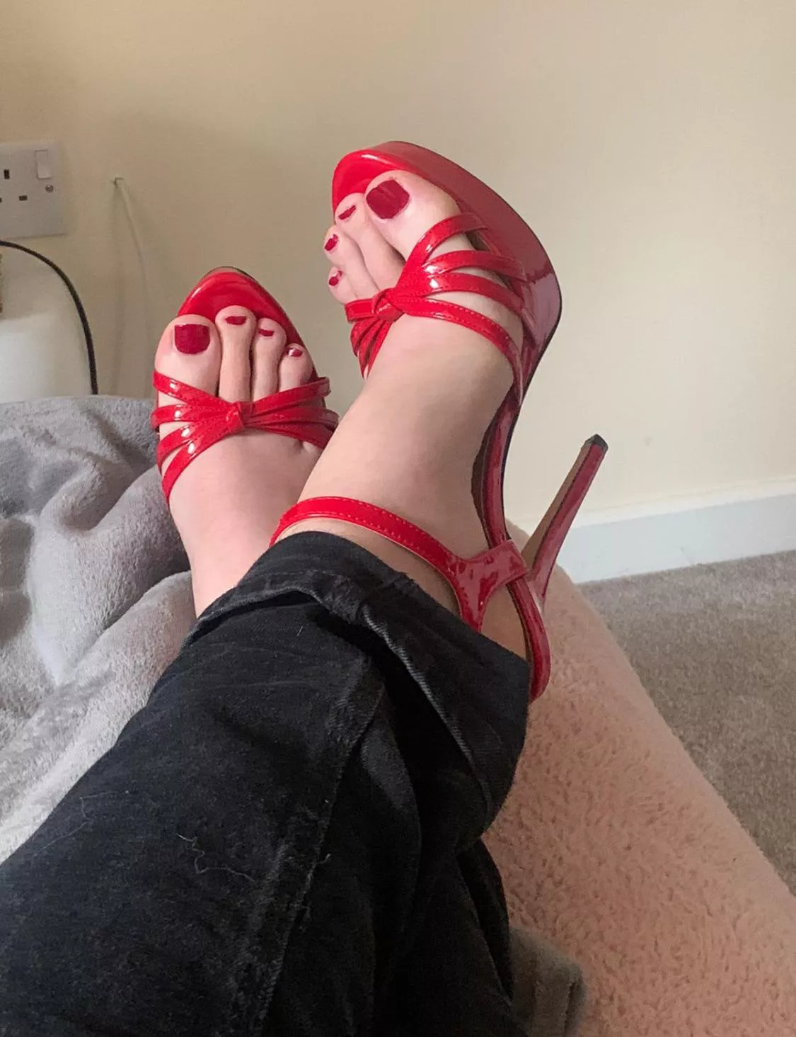 They would look so much better covered in cum