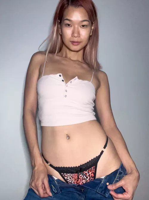 Watchu looking at (F 25)