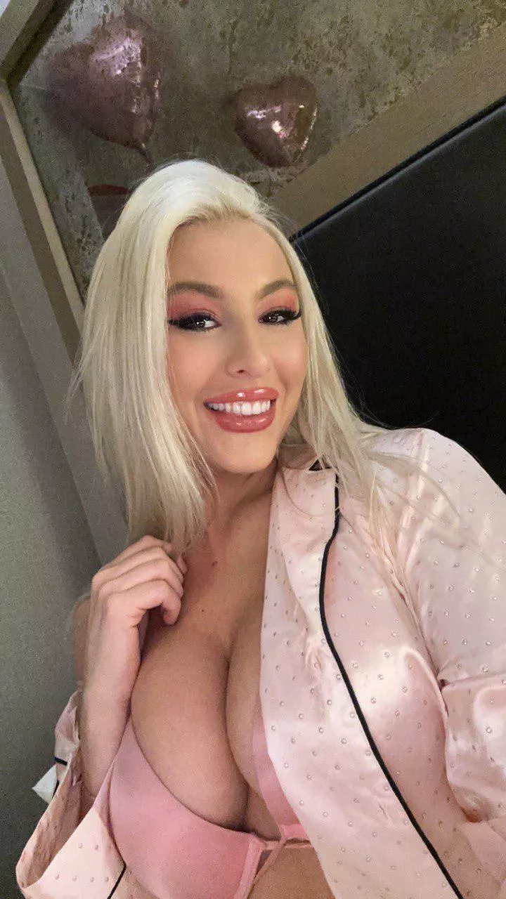 What can be better than cute blonde with a big ass