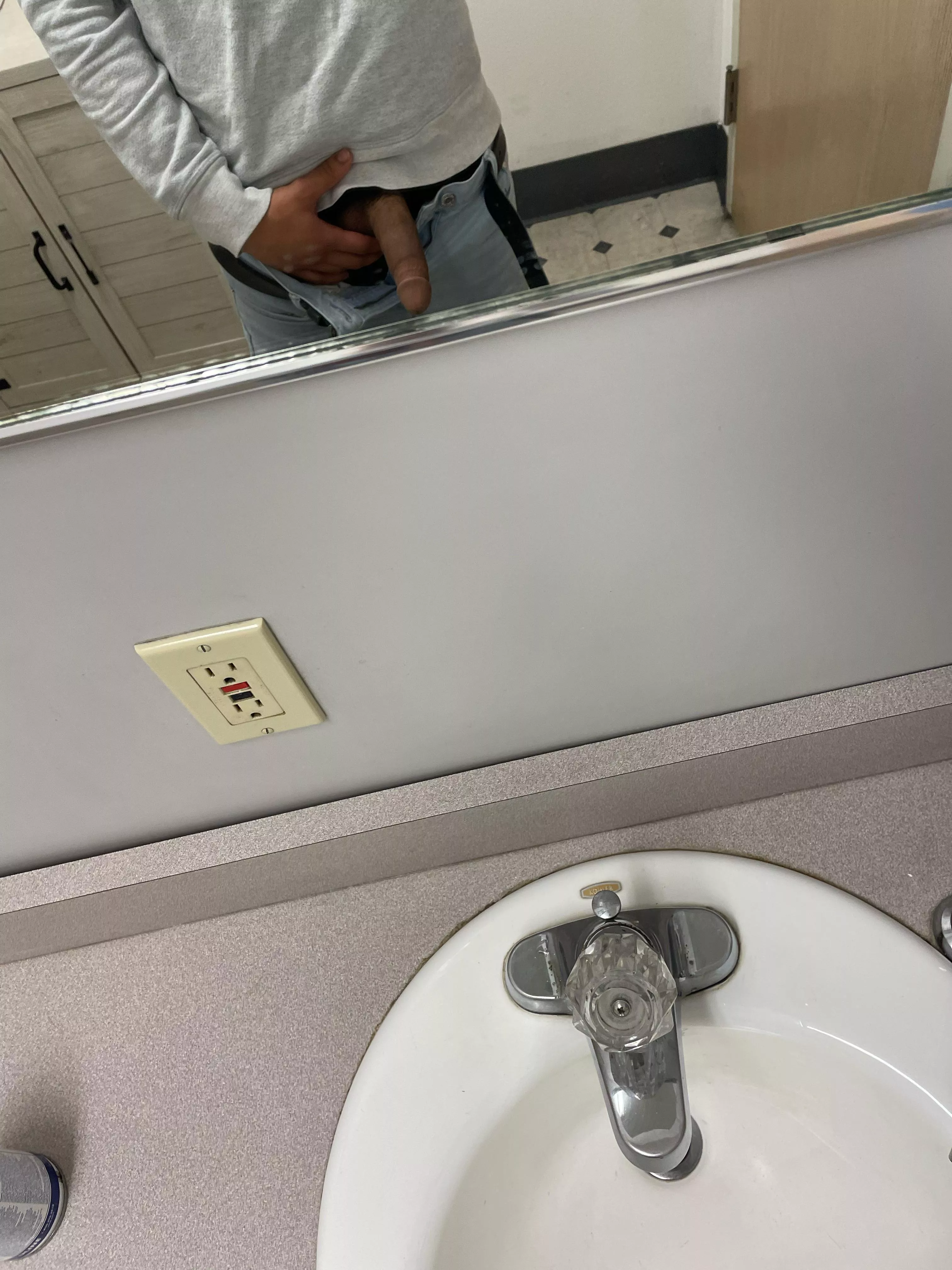 When u horny at work 😩