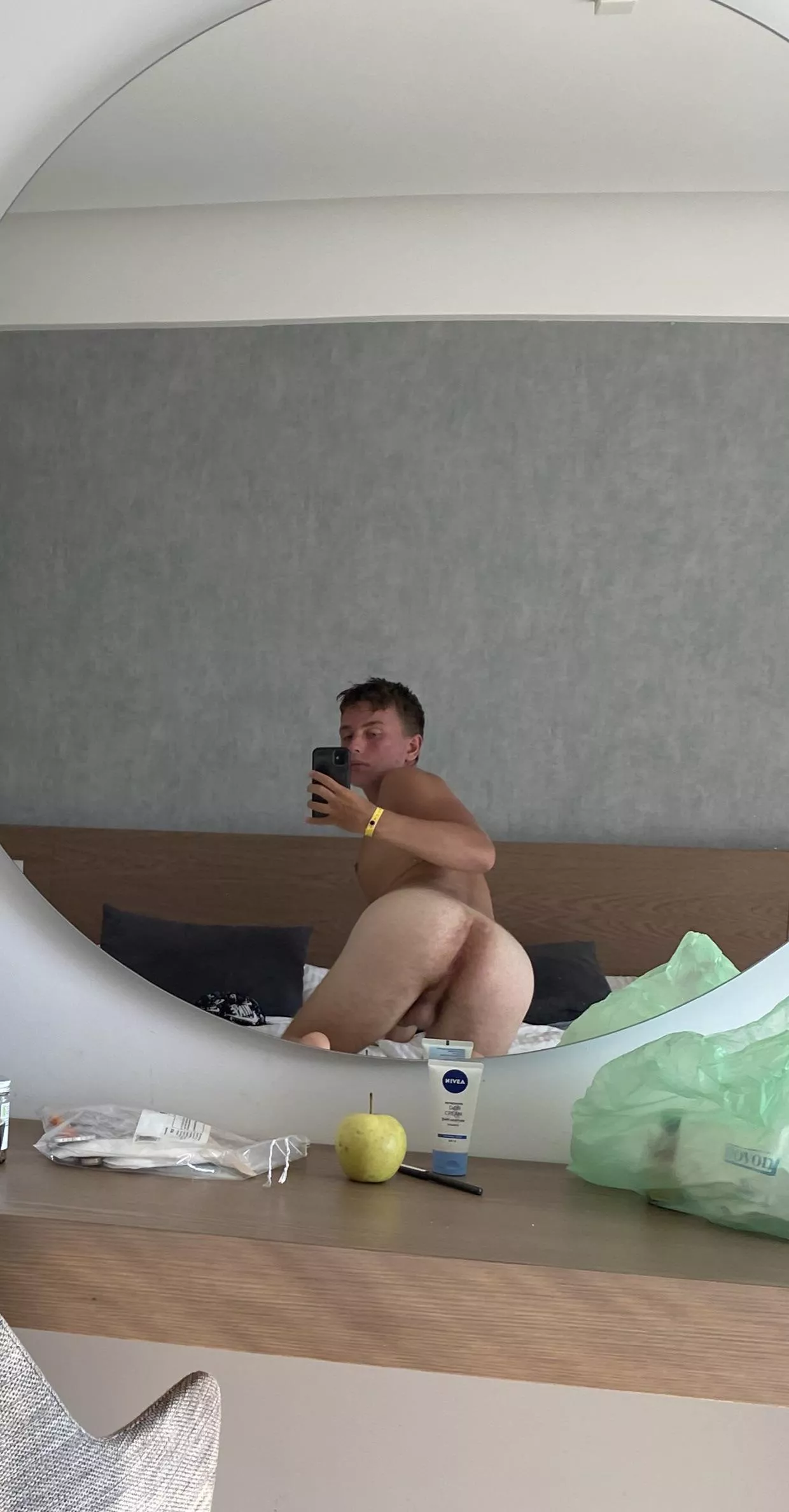 Who would breed this fresh 2006 pussy? 😍🤤