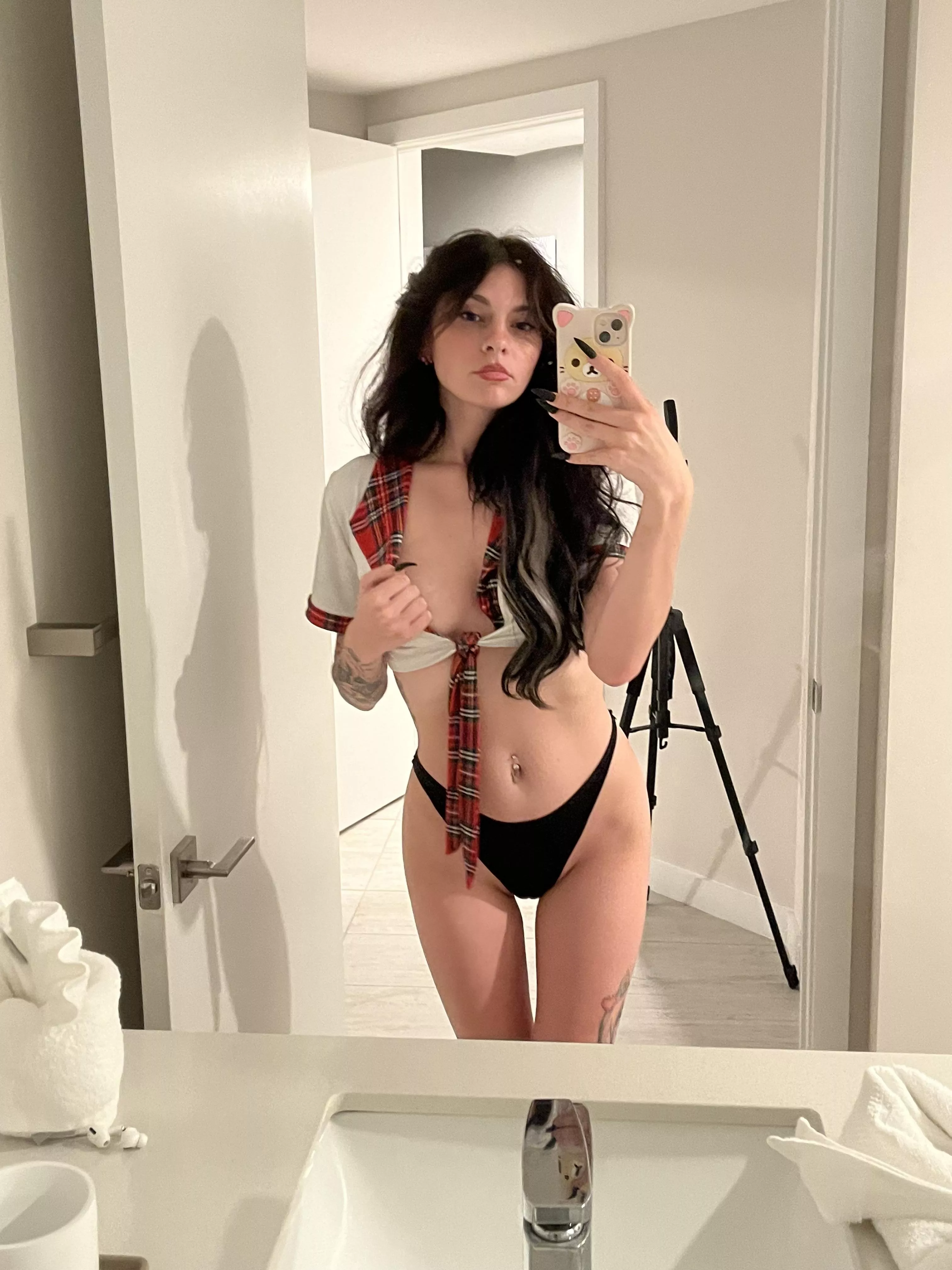 Will you help me take this crop top off