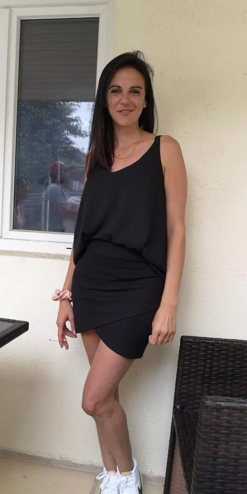 Would you bang my wife? Dm me for more