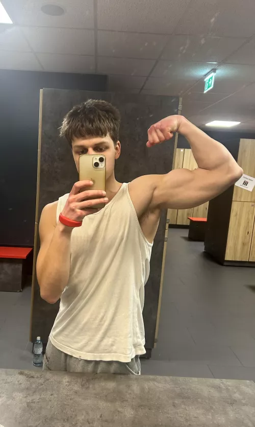 (19)Would you taste my post workout pits?