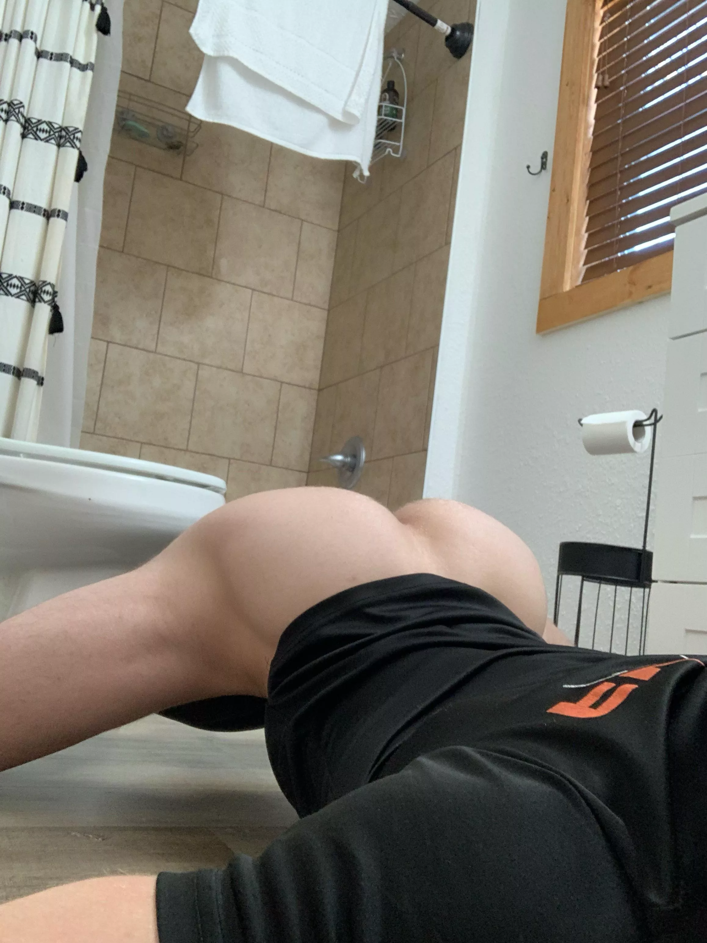 21 biggest dick gets to live call me ;)