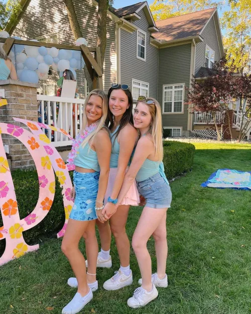 [3] Sorority Sisters