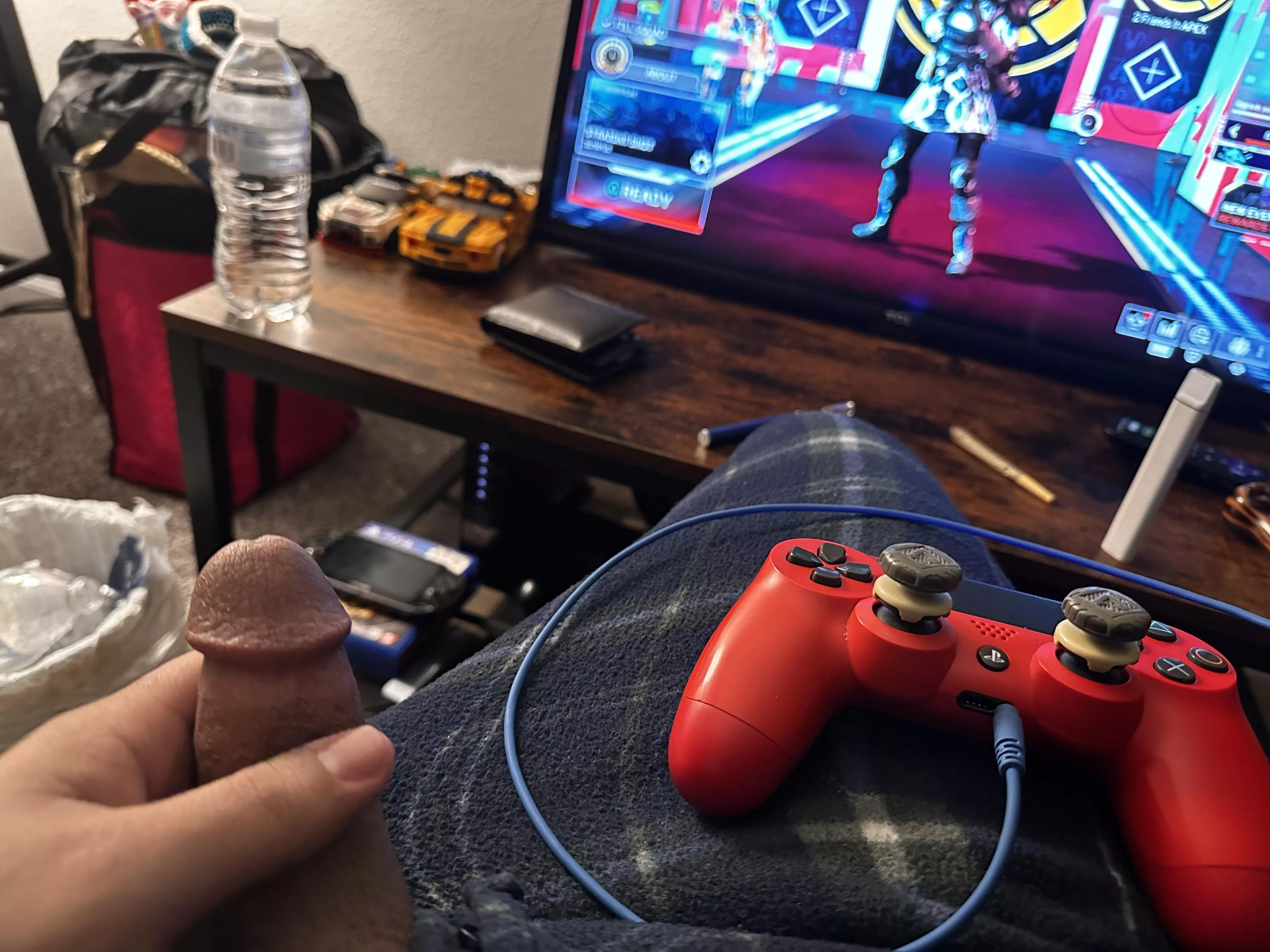 Anyone play games and themselves at the same time 😏