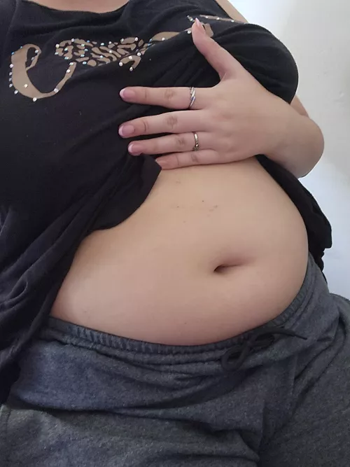 Beautifull bellybutton enjoy it