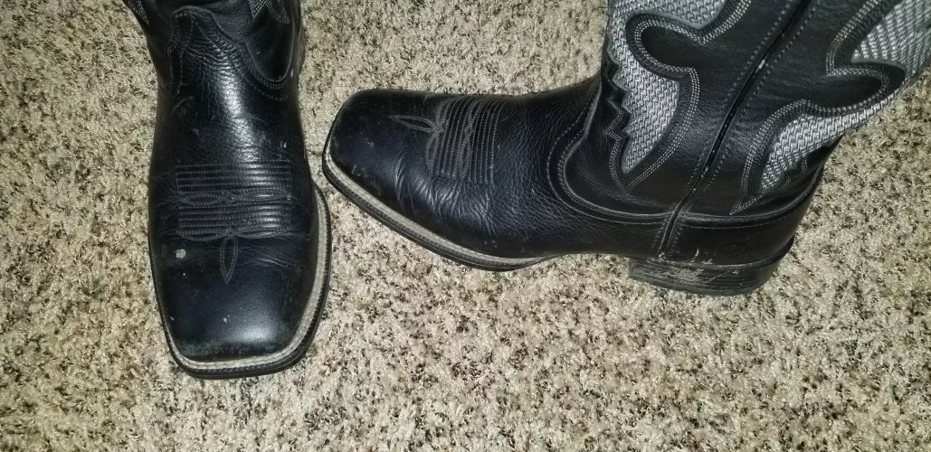 Black boots, white welt stiches...yikes