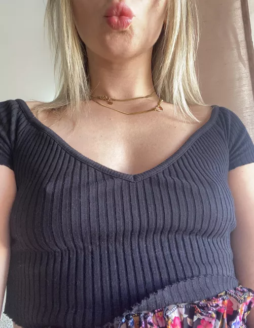 Black… no bra! I love it!