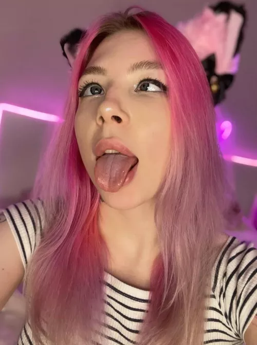 Can I be the girl you jerk off to tonight? ❤️