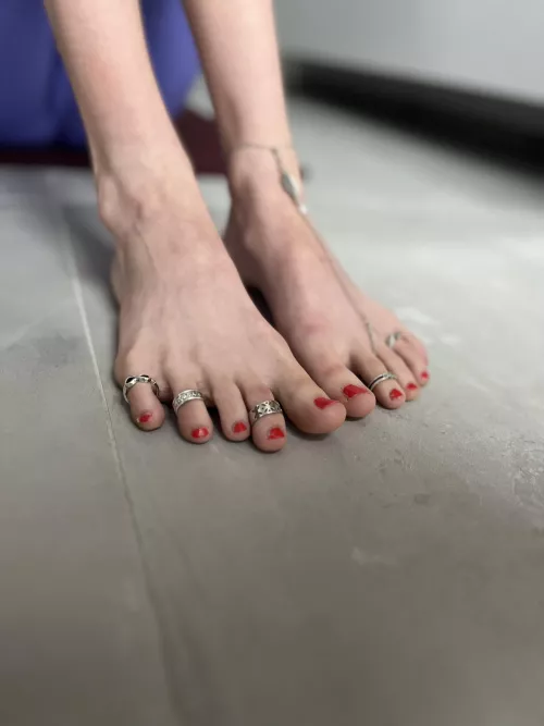 Can u paint my nails on the first date 