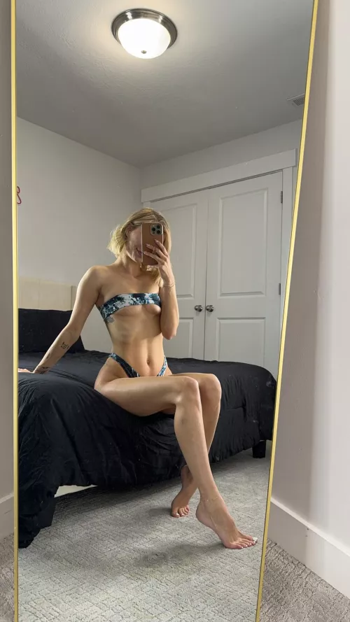 Come and give my feet a taste baby 👅