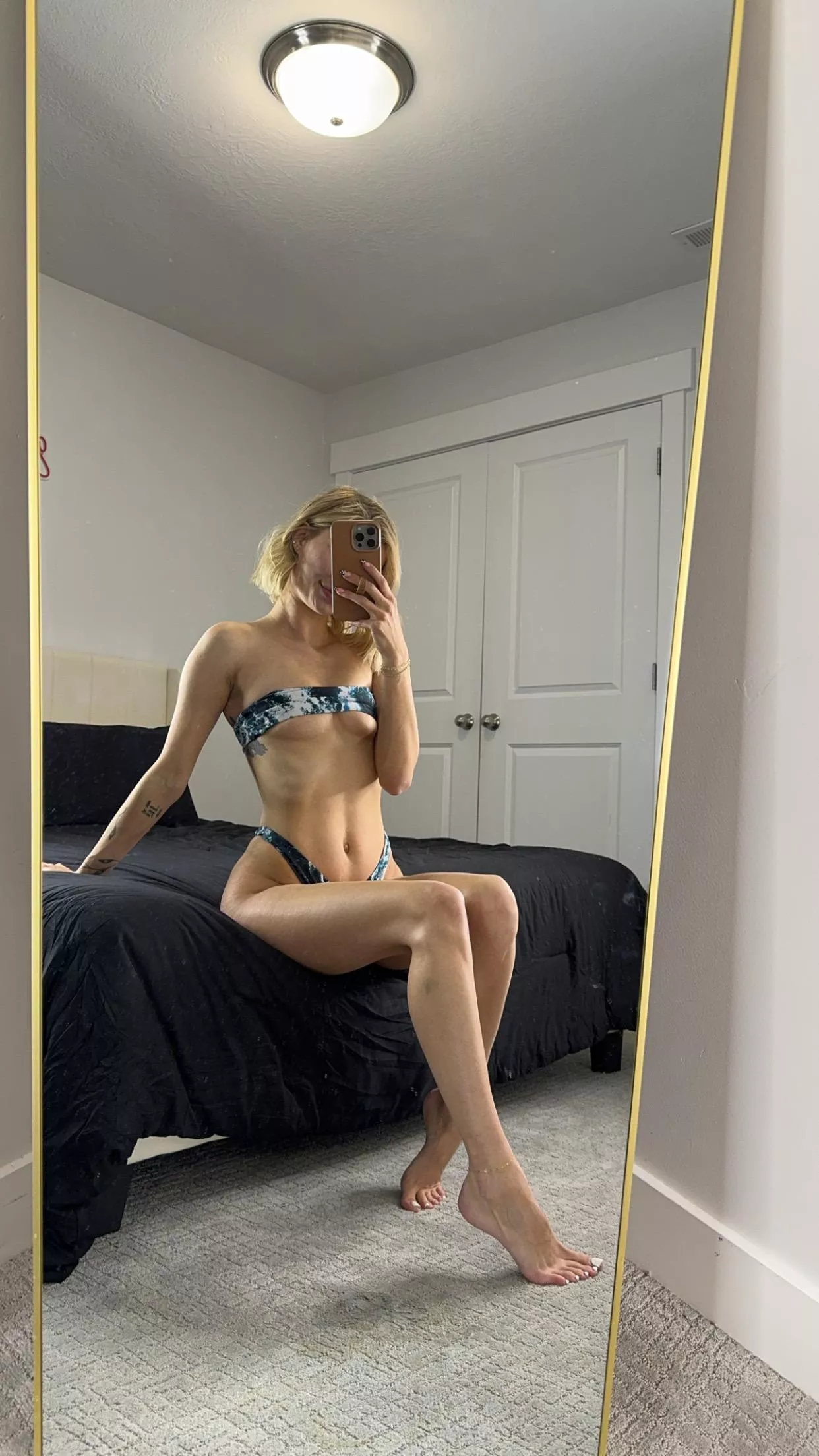 Come and give my feet a taste baby 👅