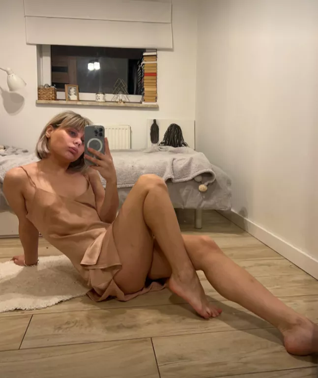 cons of a short skirt...or pros, heh