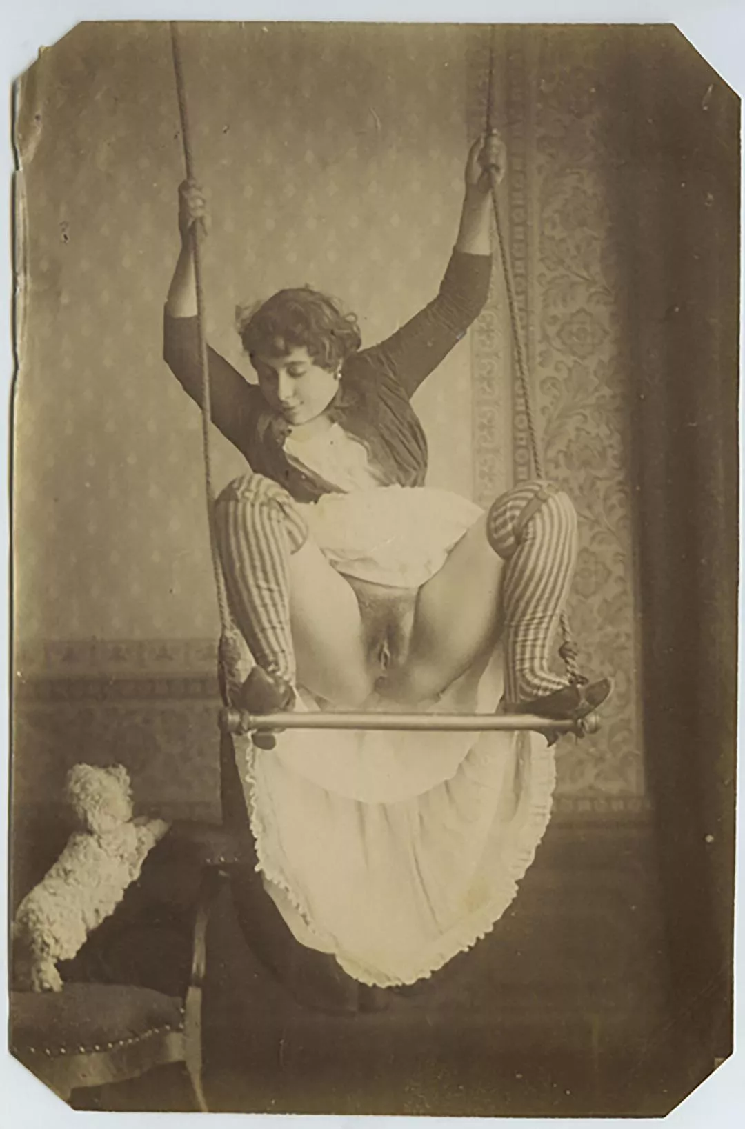 Dear Hubby, our acrobatic practices have had a humorous side effect - the ladies of my club have sought to imitate them! See here my bosom friend Louise, who’s between a dog and a swinging place!