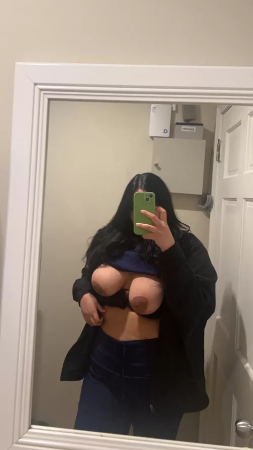 Desi titties🎖️