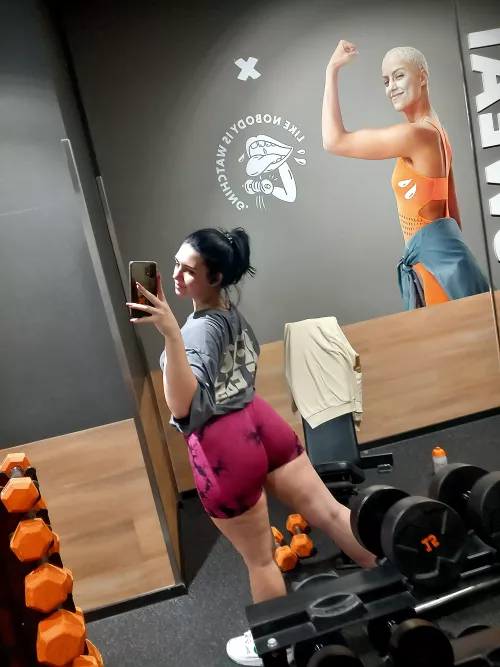 do i look pretty in that pose ?