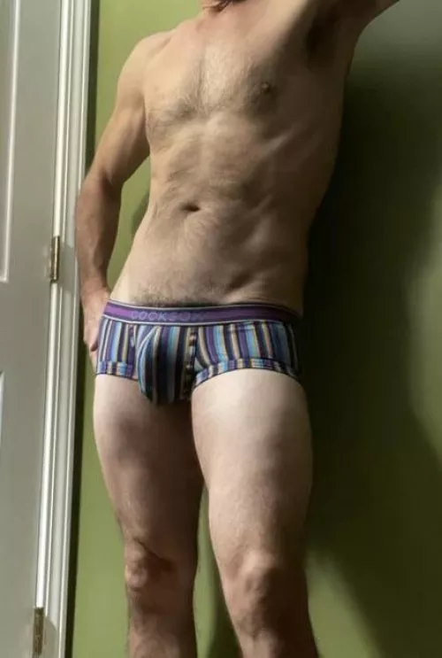 Do vertical lines really make you look taller??