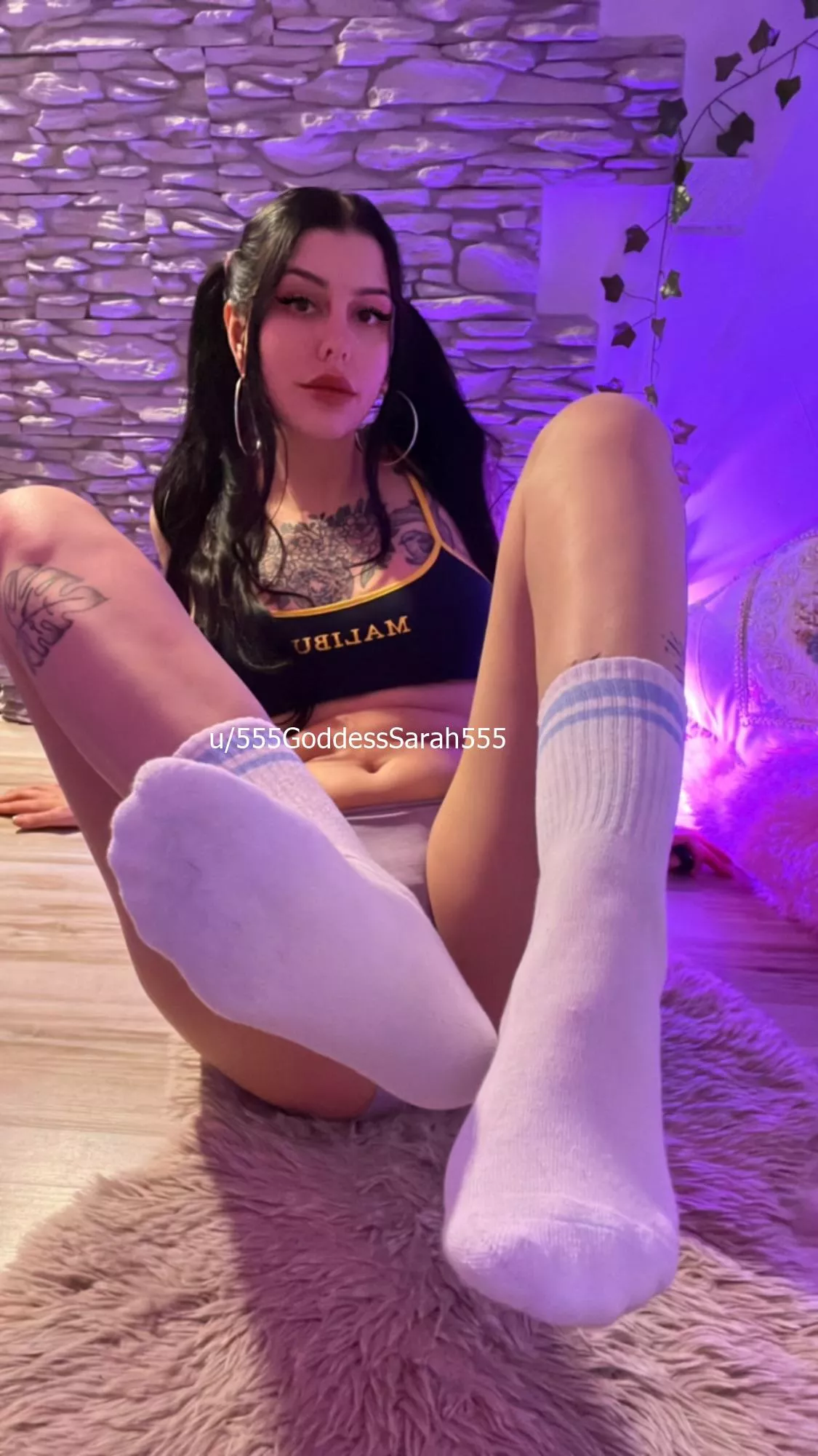 [F] I bet you wanna get wild for my socks