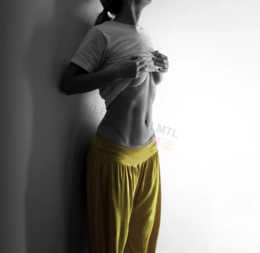 [F] Showing my abs after 3 weeks of diet