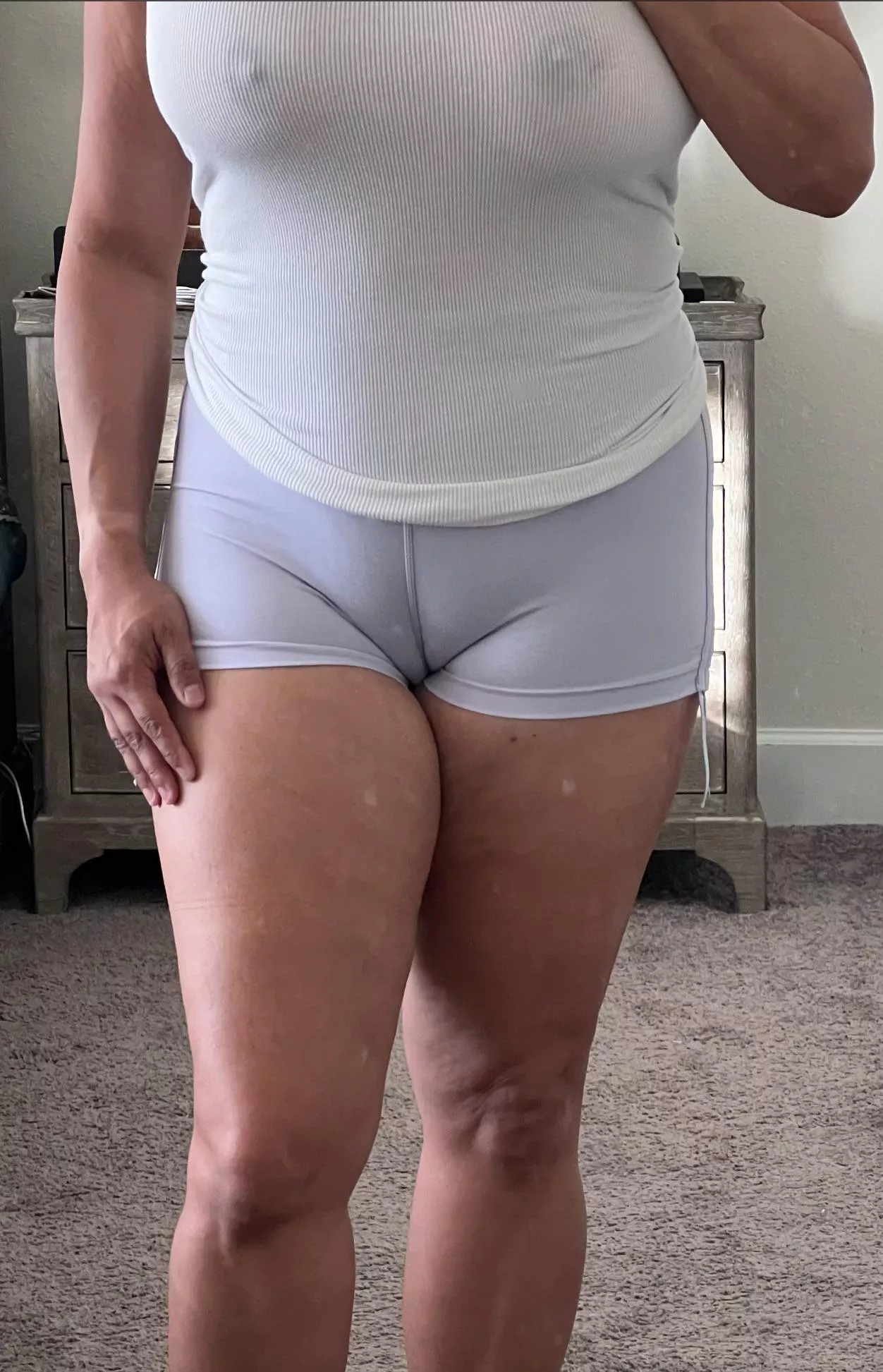 (F) Toetally needed that yoga workout…Happy Saturday! 🧘🏻‍♀️