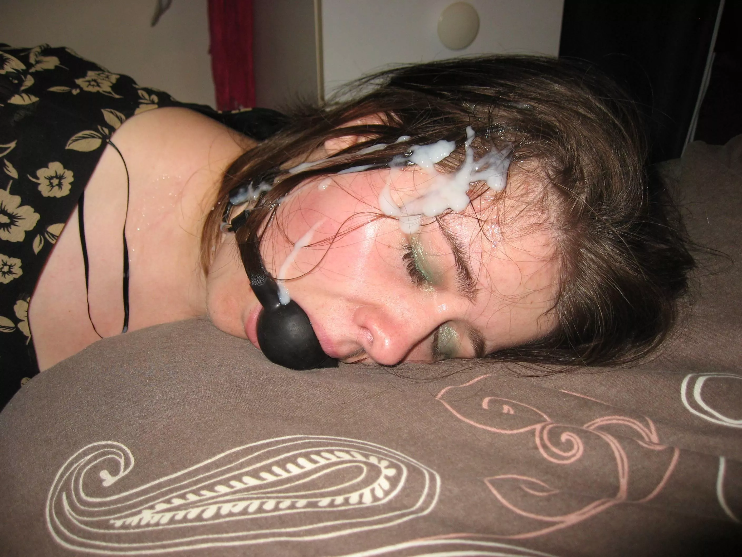 Gagged Slut Gets Facial